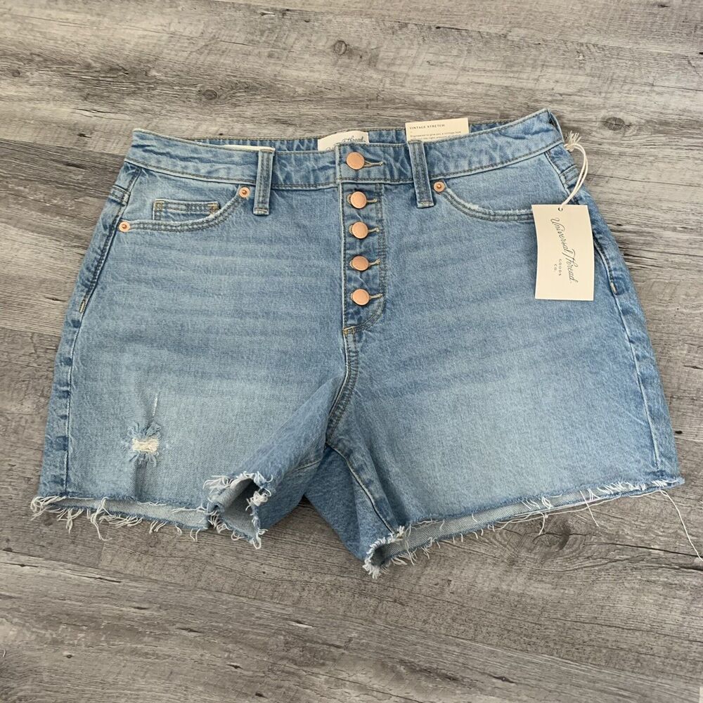 Universal Thread Womens Vintage Midi Jean Shorts Size 6 Light Blue Distressed